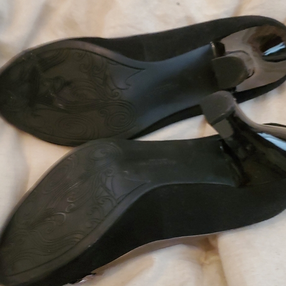 Kenneth Cole Reaction suede heel 9m - Picture 3 of 3